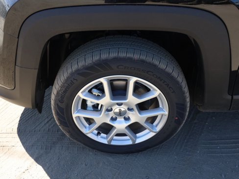 New 2023 Jeep Renegade Latitude w/ Sun & Fun Group image 11