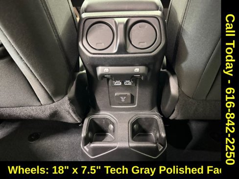 Used 2018 Jeep Wrangler Unlimited Sahara image 17