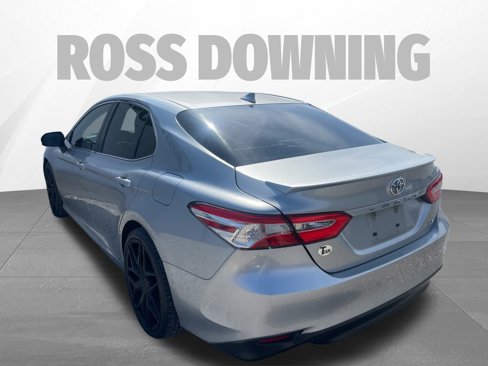 Used 2020 Toyota Camry LE image 6