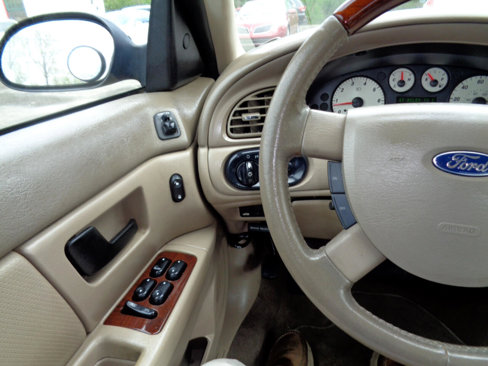 Used 2005 Ford Taurus SEL image 21