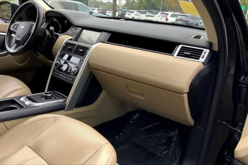 Used 2017 Land Rover Discovery Sport HSE image 17