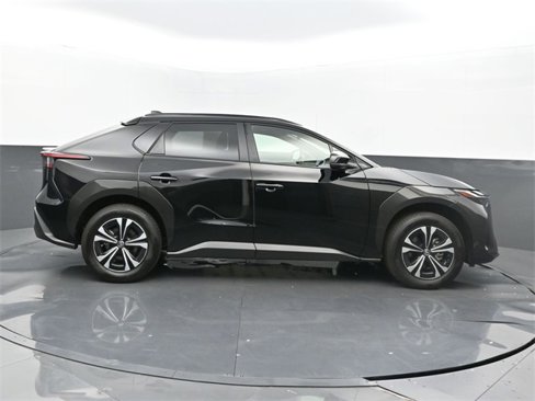 Used 2025 Toyota bZ4X AWD image 2