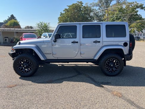 Used 2015 Jeep Wrangler Unlimited Sahara w/ Connectivity Group image 4