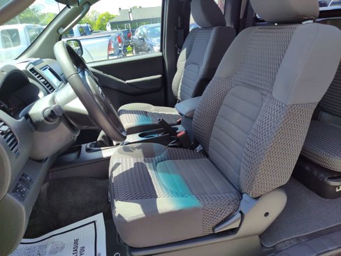 Used 2010 Nissan Frontier SE w/ SE Value Truck Pkg image 11