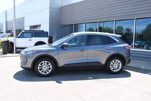 Used 2022 Ford Escape SE w/ Cold Weather Package image 2