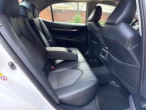Used 2018 Toyota Camry SE w/ Moonroof Package image 26
