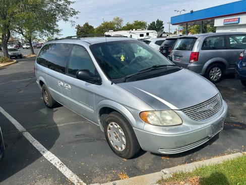 Used 2001 Chrysler Town & Country LX image 2