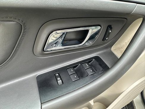 Used 2010 Ford Taurus SEL image 19