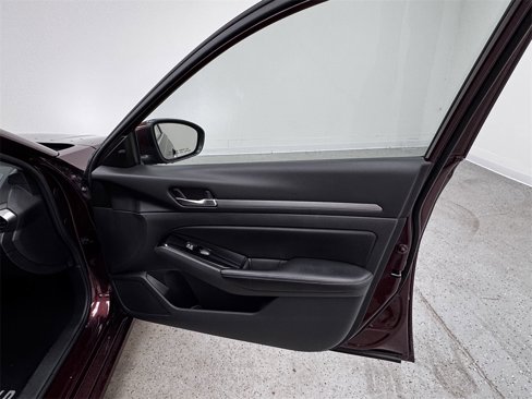 Used 2023 Nissan Altima 2.5 SV image 15