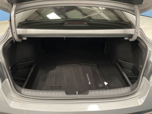 Used 2024 Hyundai Elantra Limited image 16