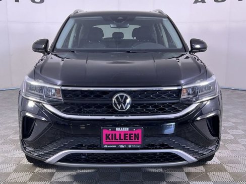 Used 2023 Volkswagen Taos SE image 2