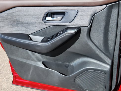 Used 2023 Nissan Rogue SV image 6