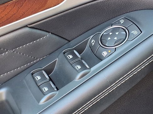 Used 2018 Ford Explorer Platinum image 11
