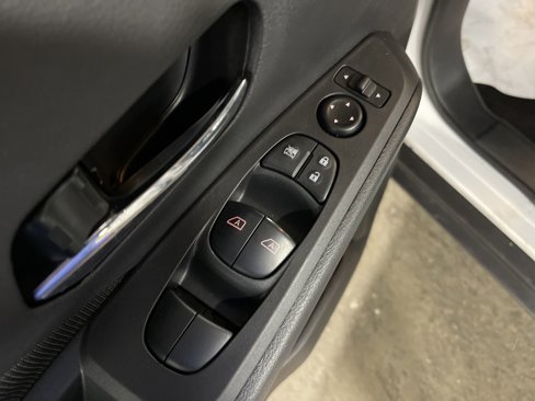 Used 2024 Nissan Kicks SV image 8