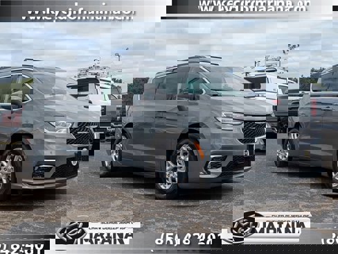 Used 2022 Chrysler Pacifica Touring-L image 1