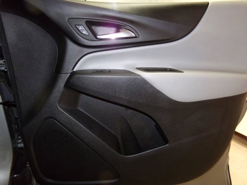 Used 2023 Chevrolet Equinox LT w/ Driver Convenience Package image 7