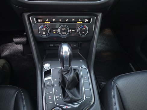 Used 2018 Volkswagen Tiguan SEL image 55