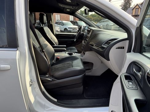Used 2019 Dodge Grand Caravan SXT image 20