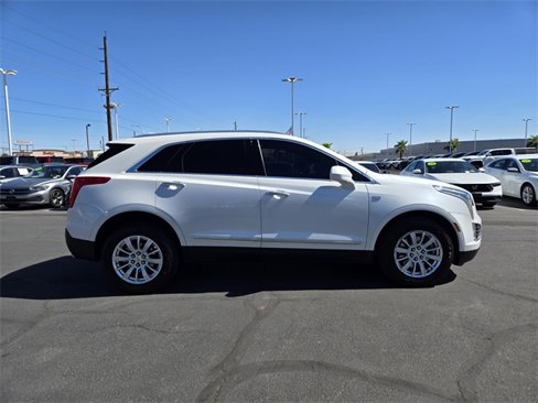 Used 2017 Cadillac XT5 FWD image 3