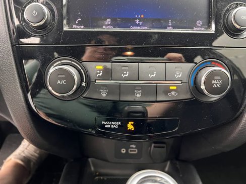 Used 2019 Nissan Rogue Sport S image 19