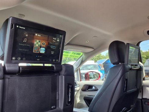 Used 2018 Chrysler Pacifica Touring-L Plus image 9