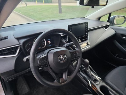 Used 2021 Toyota Corolla LE image 7