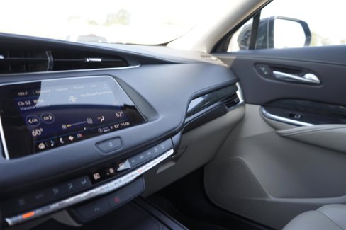 Used 2022 Cadillac XT4 Premium Luxury w/ Safety Alert Package image 18