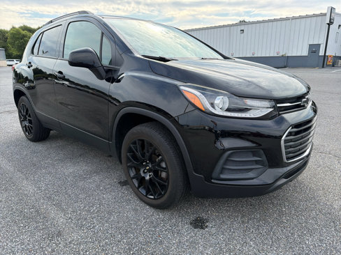 Used 2022 Chevrolet Trax LT w/ Midnight Edition image 4
