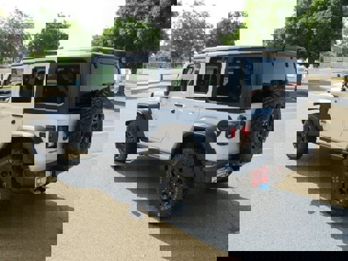 New 2023 Jeep Wrangler Unlimited image 7