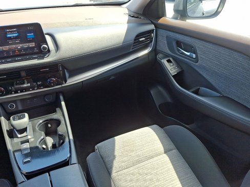 Certified 2021 Nissan Rogue SV image 16