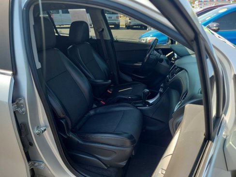 Used 2018 Chevrolet Trax LT w/ LT Convenience Package image 11