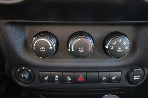 Used 2014 Jeep Wrangler Unlimited Rubicon image 32