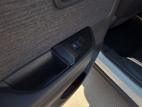 Used 2023 Nissan Rogue SV image 15