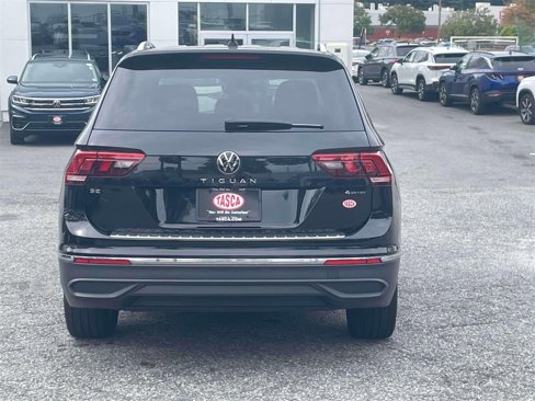Used 2022 Volkswagen Tiguan SE w/ Panoramic Sunroof Package image 7