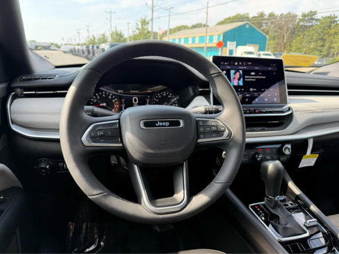 Used 2025 Jeep Compass Limited image 15