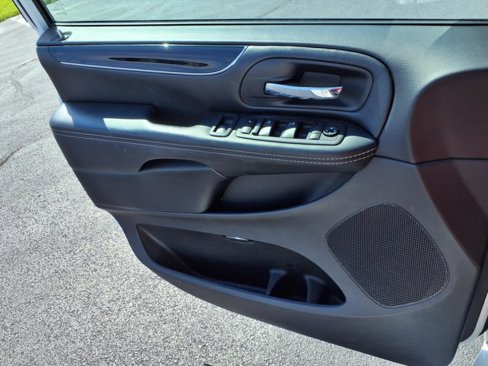 Used 2019 Dodge Grand Caravan SE image 17