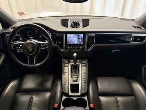 Certified 2018 Porsche Macan Sport Edition image 11