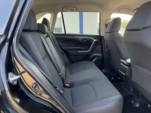 Used 2022 Toyota RAV4 LE image 26