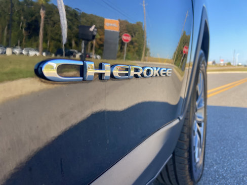 Used 2020 Jeep Cherokee Latitude Plus image 12
