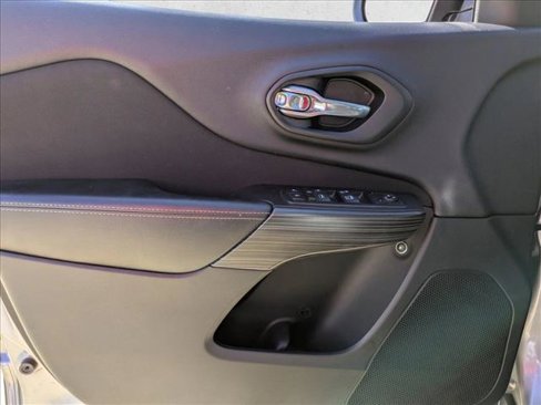 Used 2017 Jeep Cherokee Latitude image 11