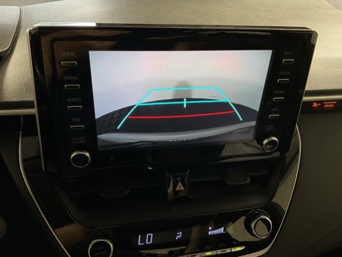 Used 2020 Toyota Corolla LE image 2