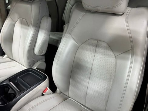 Used 2021 Chrysler Voyager Lxi image 20