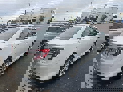 Used 2014 Toyota Camry XLE image 3