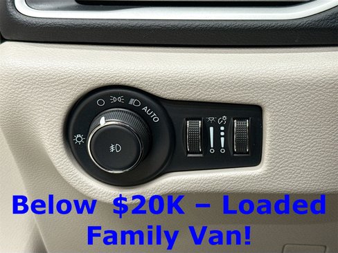 Used 2022 Chrysler Pacifica Touring-L image 10
