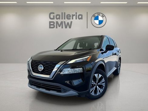 Used 2021 Nissan Rogue SV image 1