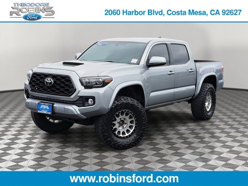 Used 2017 Toyota Tacoma TRD Sport image 1