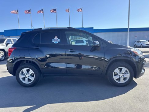 Used 2022 Chevrolet Trax LT w/ LT Convenience Package image 4