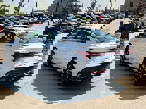 Certified 2025 Hyundai Elantra SEL image 10