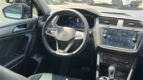 Used 2022 Volkswagen Tiguan SE image 25