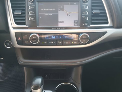 Used 2016 Toyota Highlander XLE image 39